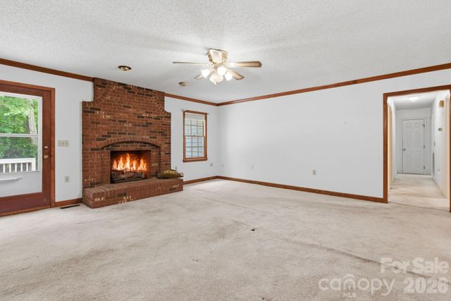 4804 Elmhurst Drive NE, Hickory, NC 28601