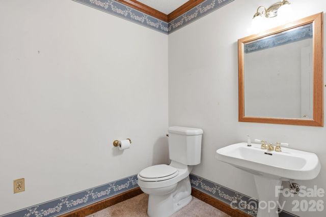 4804 Elmhurst Drive NE, Hickory, NC 28601