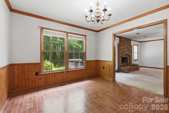 4804 Elmhurst Drive NE, Hickory, NC 28601
