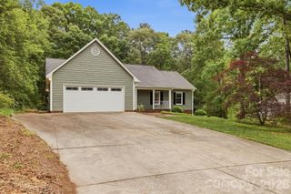 4804 Elmhurst Drive NE, Hickory, NC 28601