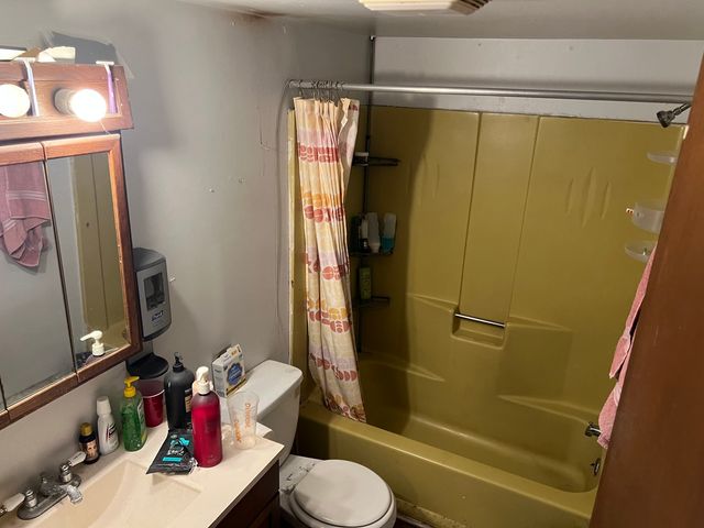 1060 N Highland Avenue, Aurora, IL 60506