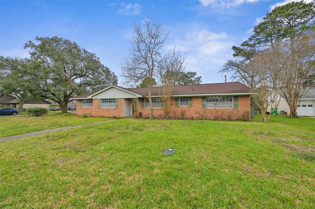 5020 Glenhaven Drive, Baytown, TX 77521