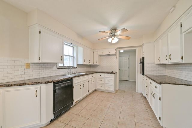5020 Glenhaven Drive, Baytown, TX 77521