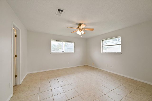 5020 Glenhaven Drive, Baytown, TX 77521