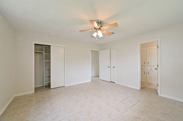 5020 Glenhaven Drive, Baytown, TX 77521