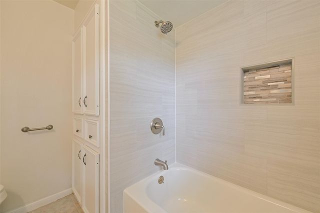 5020 Glenhaven Drive, Baytown, TX 77521