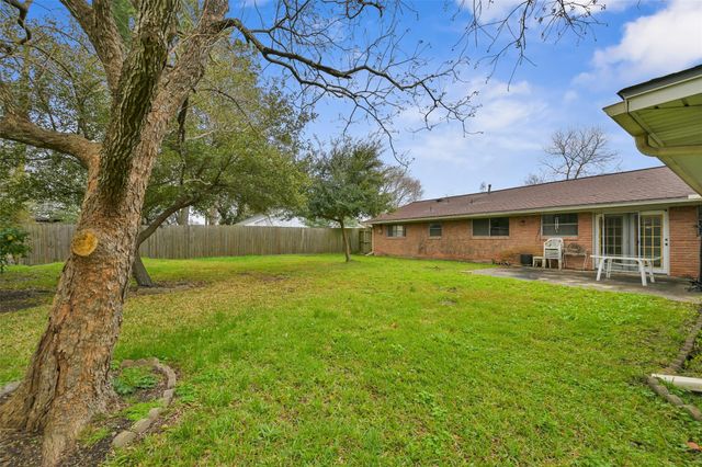 5020 Glenhaven Drive, Baytown, TX 77521