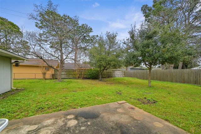 5020 Glenhaven Drive, Baytown, TX 77521