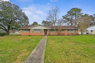5020 Glenhaven Drive, Baytown, TX 77521