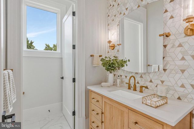 7007 HECTOR RD, Mclean, VA 22101