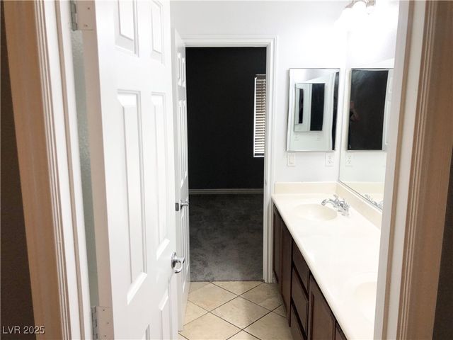 1885 Cape Cod Landing Drive, Las Vegas, NV 89135