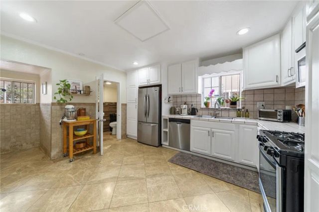 1301 W 56th Street, Los Angeles, CA 90037