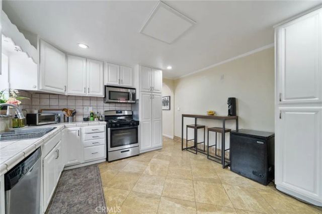 1301 W 56th Street, Los Angeles, CA 90037