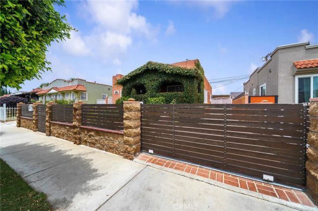 1301 W 56th Street, Los Angeles, CA 90037
