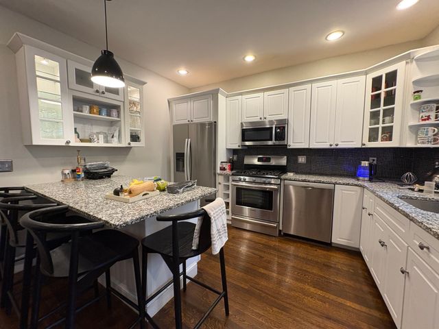 6 Lanark Rd 1, Brookline, MA 02445