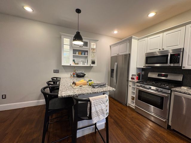 6 Lanark Rd 1, Brookline, MA 02445