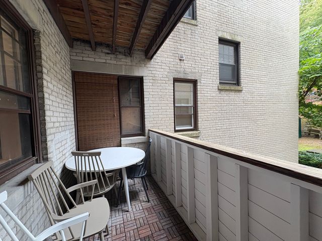 6 Lanark Rd 1, Brookline, MA 02445