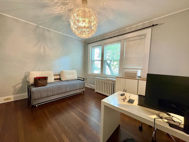 6 Lanark Rd 1, Brookline, MA 02445