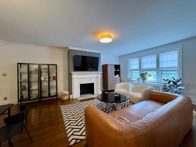 6 Lanark Rd 1, Brookline, MA 02445