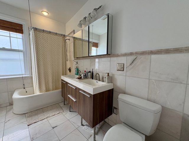 6 Lanark Rd 1, Brookline, MA 02445