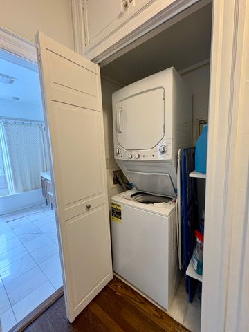 6 Lanark Rd 1, Brookline, MA 02445