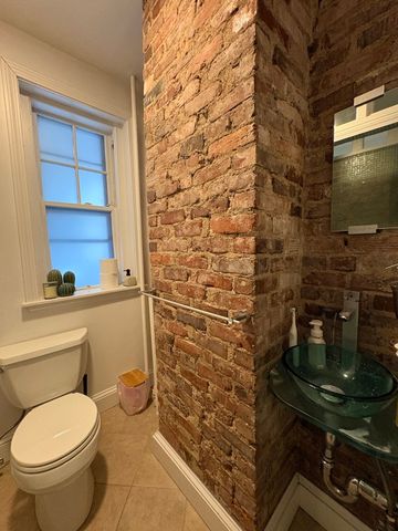 6 Lanark Rd 1, Brookline, MA 02445