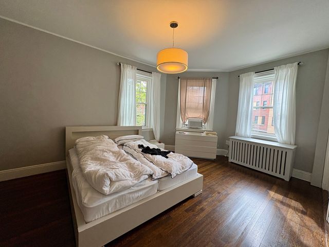 6 Lanark Rd 1, Brookline, MA 02445