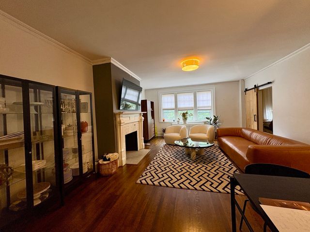 6 Lanark Rd 1, Brookline, MA 02445