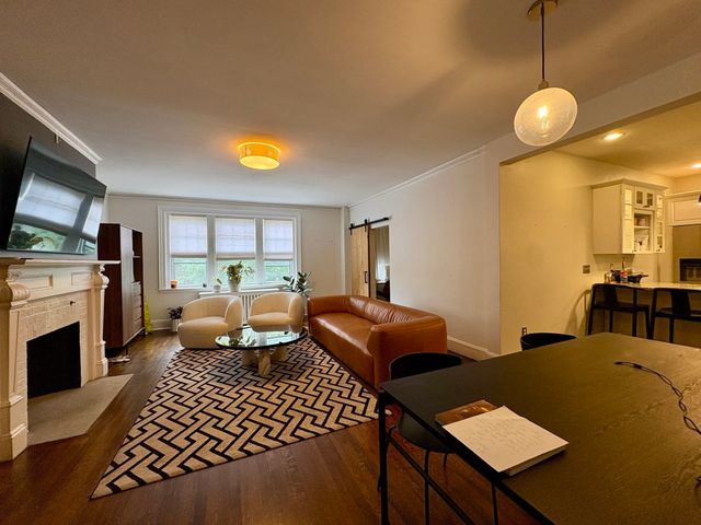 6 Lanark Rd 1, Brookline, MA 02445