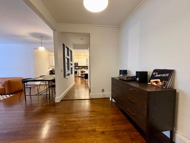 6 Lanark Rd 1, Brookline, MA 02445