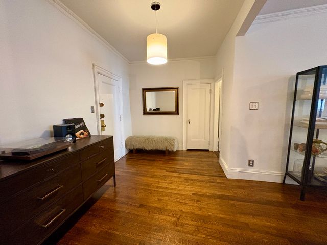 6 Lanark Rd 1, Brookline, MA 02445