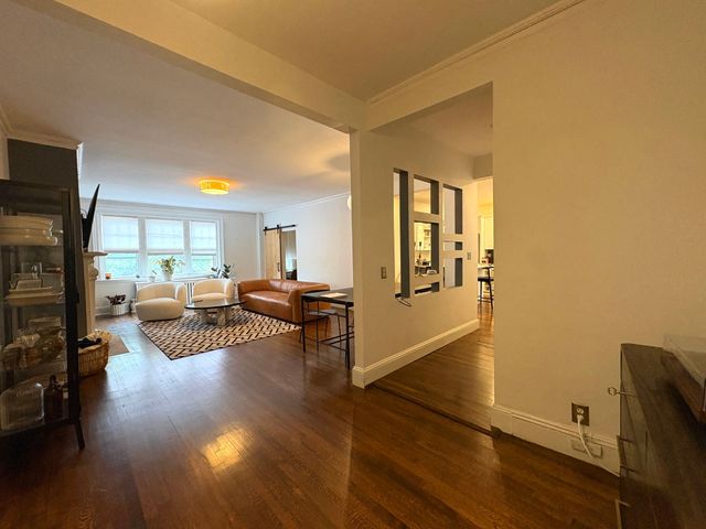 6 Lanark Rd 1, Brookline, MA 02445