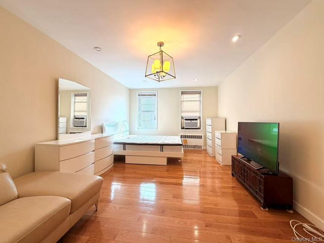 85-14 Broadway 3L, Elmhurst, NY 11373