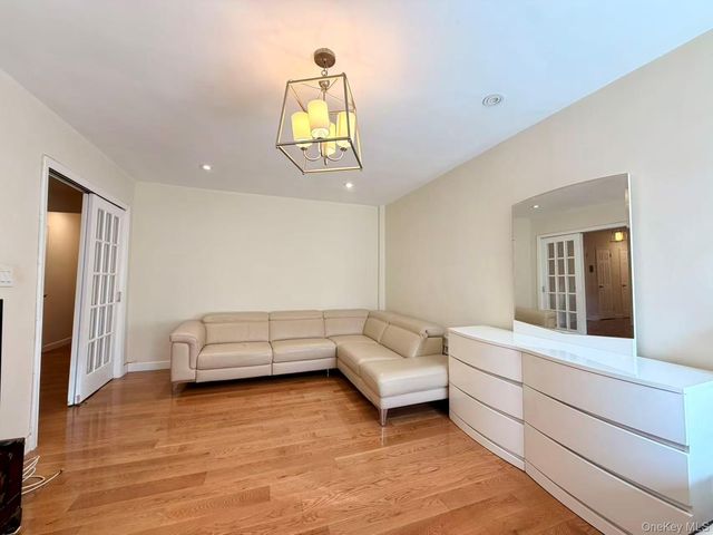 85-14 Broadway 3L, Elmhurst, NY 11373