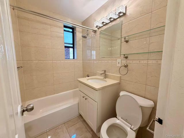 85-14 Broadway 3L, Elmhurst, NY 11373
