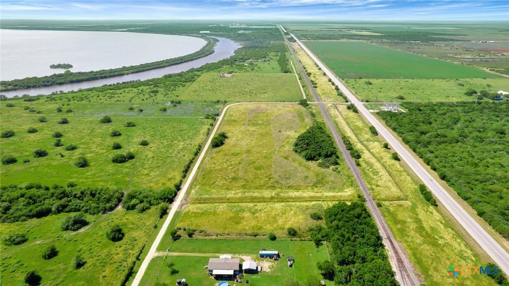 000 Dryer Rd, Port Lavaca, TX 77979