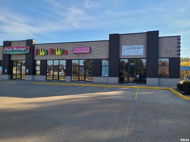 3205 DEVILS GLEN Road, Bettendorf, IA 52722