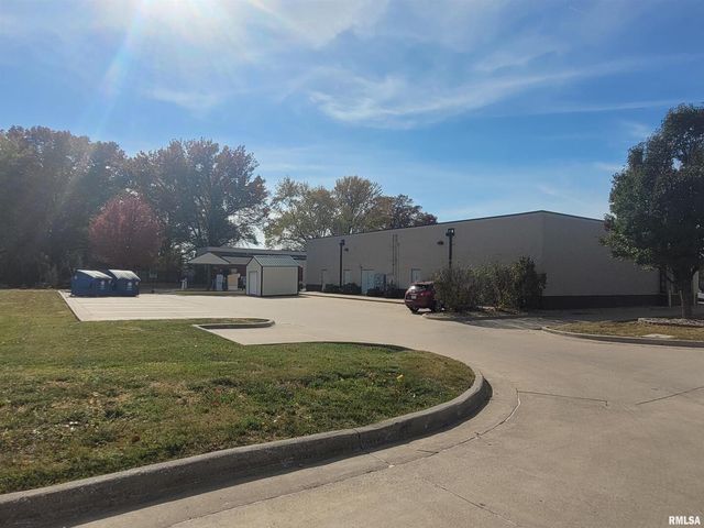 3205 DEVILS GLEN Road, Bettendorf, IA 52722