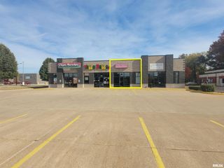 3205 DEVILS GLEN Road, Bettendorf, IA 52722