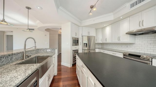 393 N POINT ROAD 301, Osprey, FL 34229