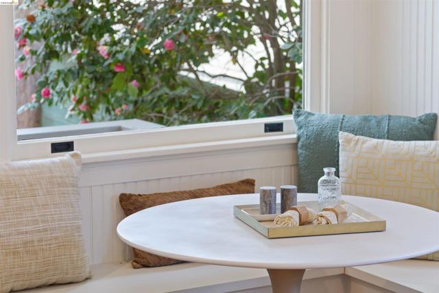 33 Ramona Ave, Oakland, CA 94611