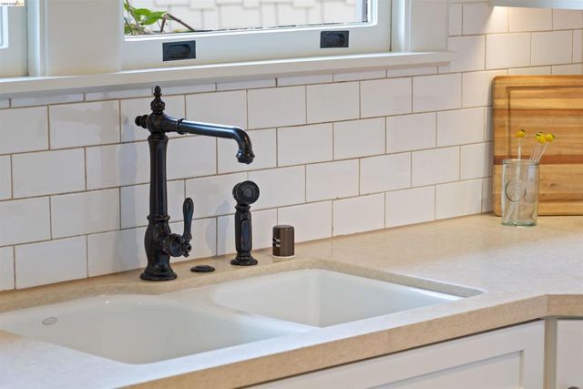 33 Ramona Ave, Oakland, CA 94611