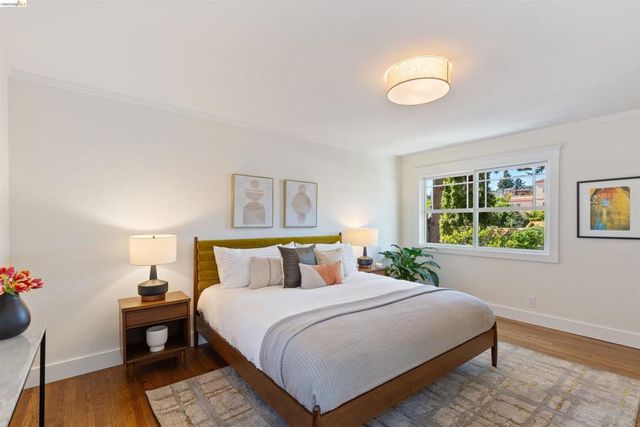 33 Ramona Ave, Oakland, CA 94611