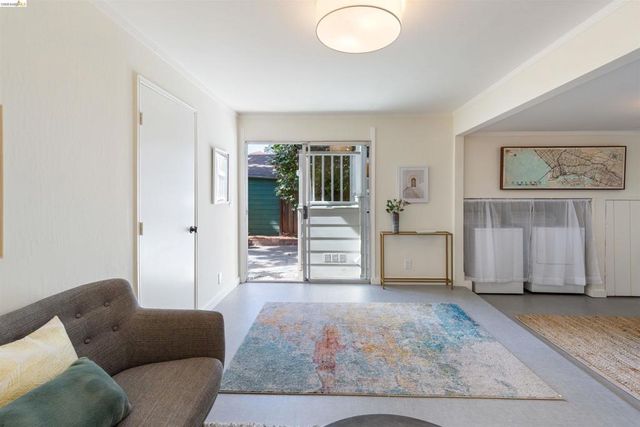 33 Ramona Ave, Oakland, CA 94611