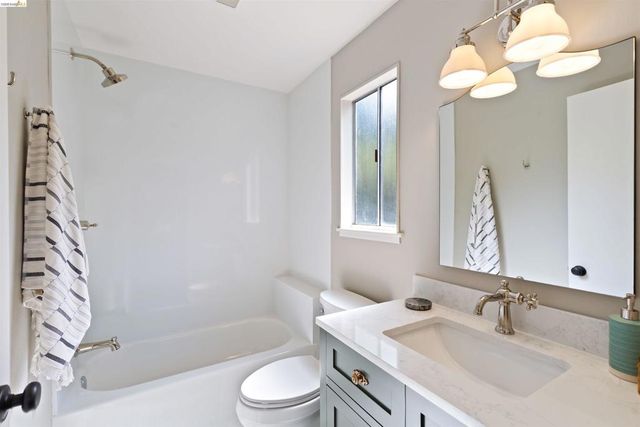 33 Ramona Ave, Oakland, CA 94611