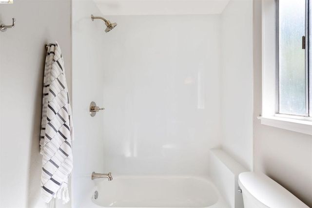 33 Ramona Ave, Oakland, CA 94611