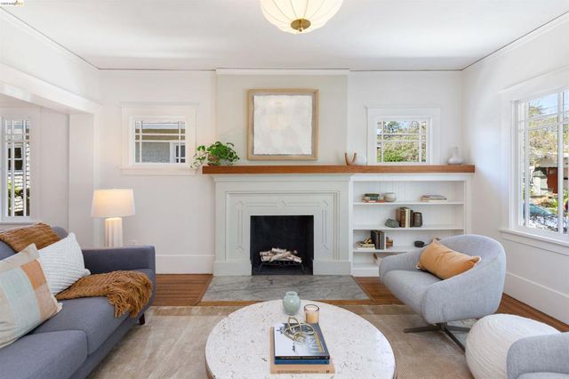 33 Ramona Ave, Oakland, CA 94611