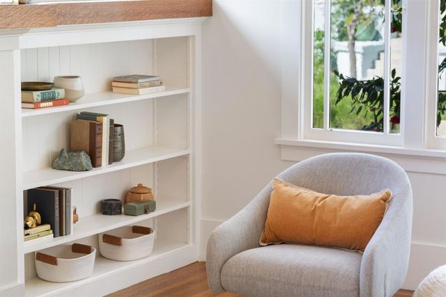 33 Ramona Ave, Oakland, CA 94611