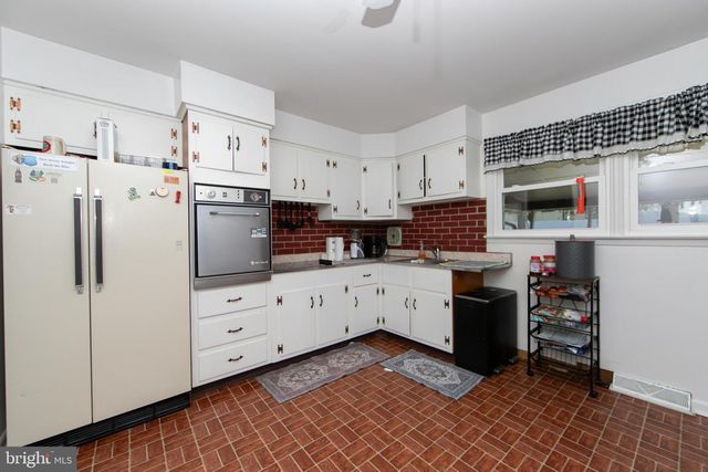 126 E MILITARY DR, National Park, NJ 08063