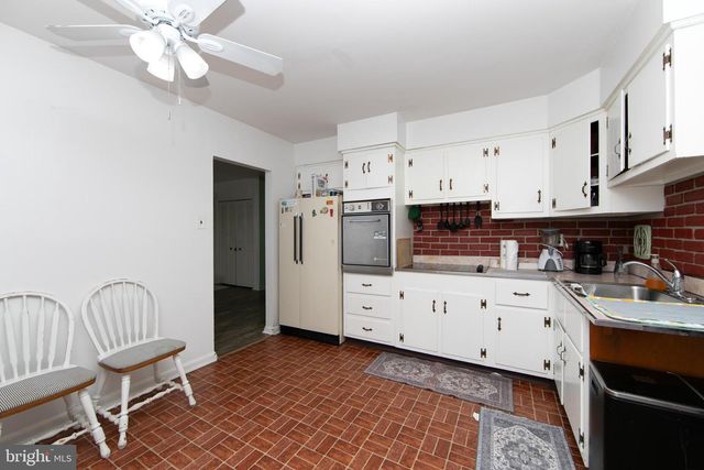 126 E MILITARY DR, National Park, NJ 08063